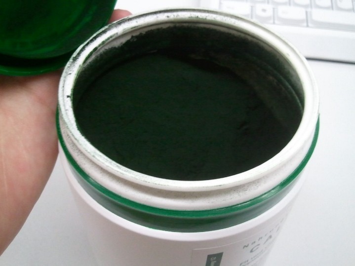 Green dried Spirulina platensis powder