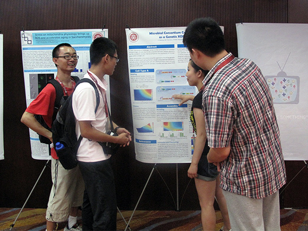 Figure 13. Weiyue is introducing us her project.